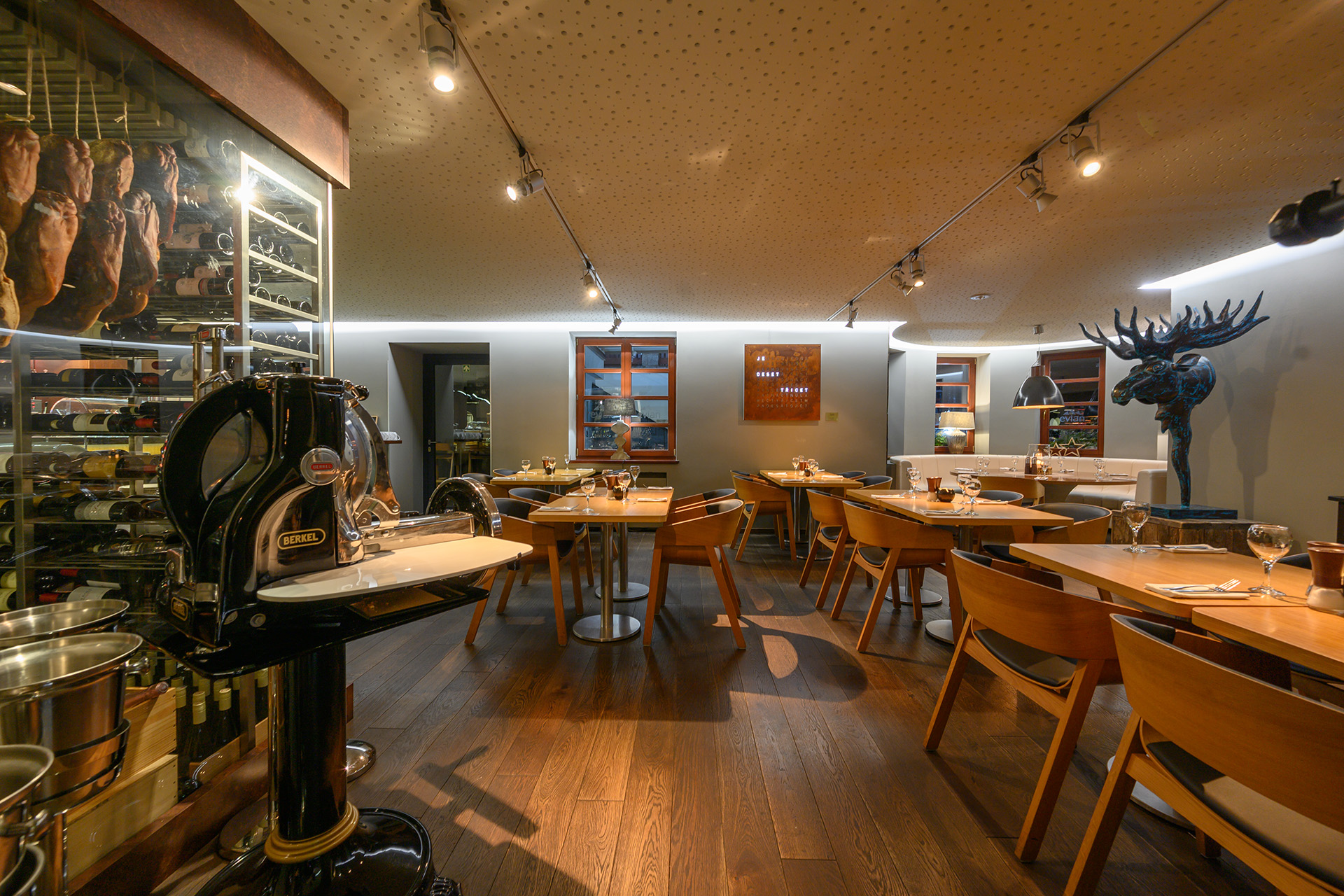 RESTAURACE